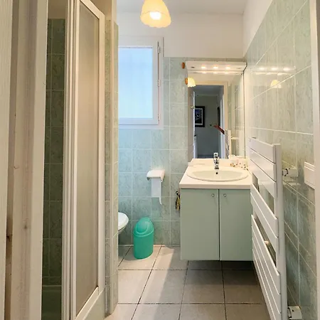 Yasmine Кавалер-сюр-Мер