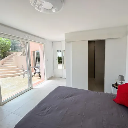 Yasmine Вилла Кавалер-сюр-Мер