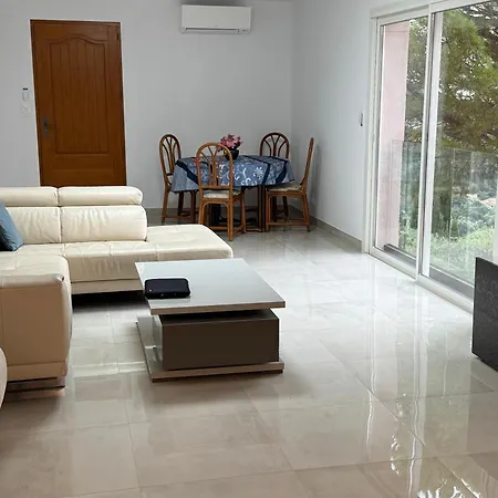 Yasmine Vila Cavalaire-sur-Mer